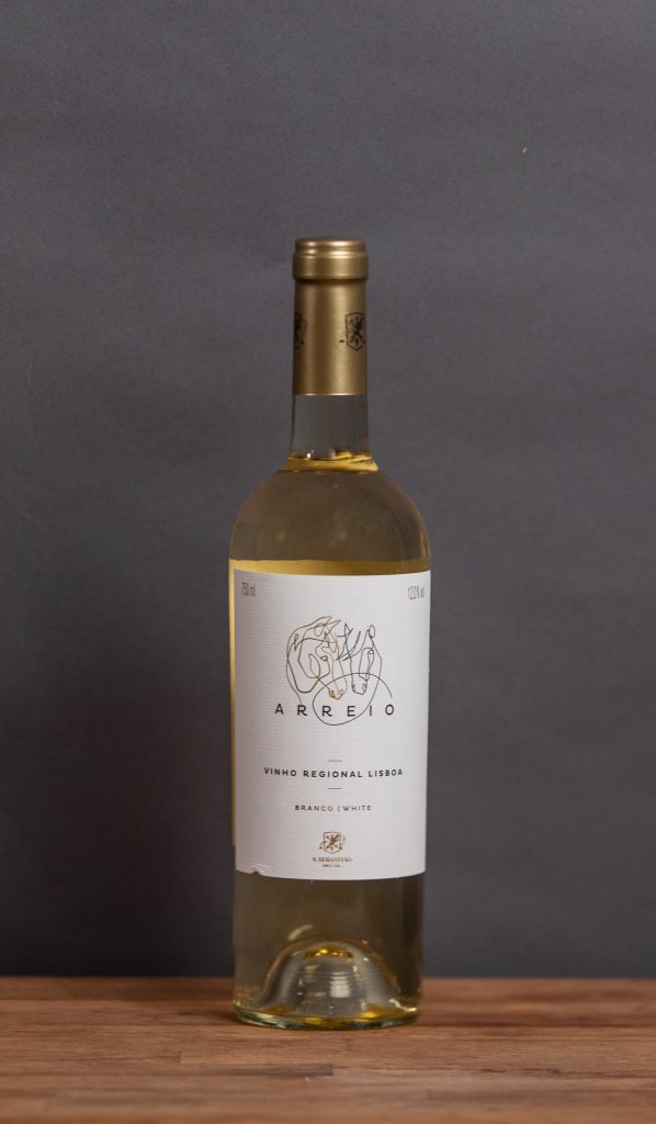 Fles Arreio Vinho Lisboa Branco – frisse Portugese witte wijn uit Lisboa met citrus, groene appel en lichte, fruitige stijl, perfect voor bij sushi.