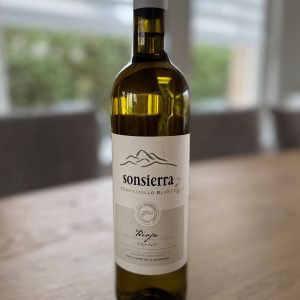 Een fles Sonsierra Tempranillo Blanco uit de Rioja.